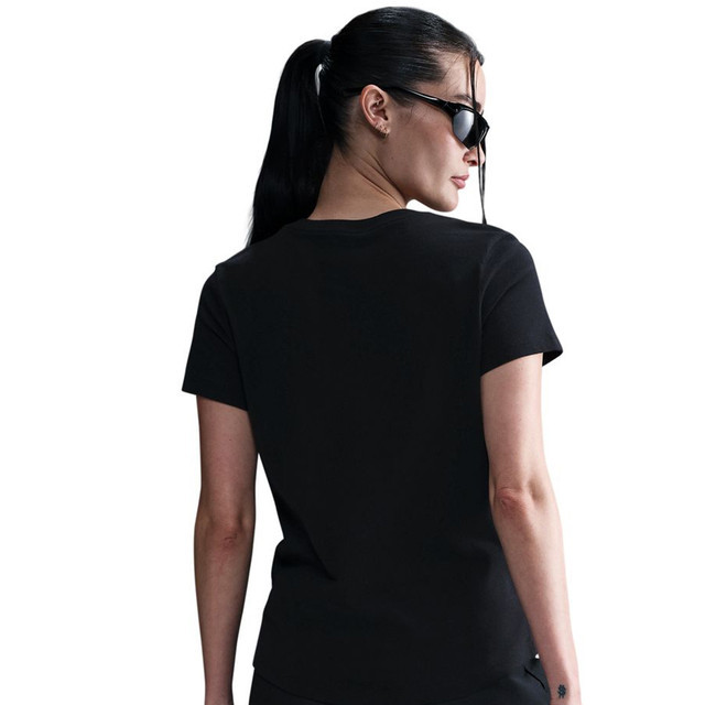 Nike Sportswear Club Women's Short-Sleeves Tee Wanita