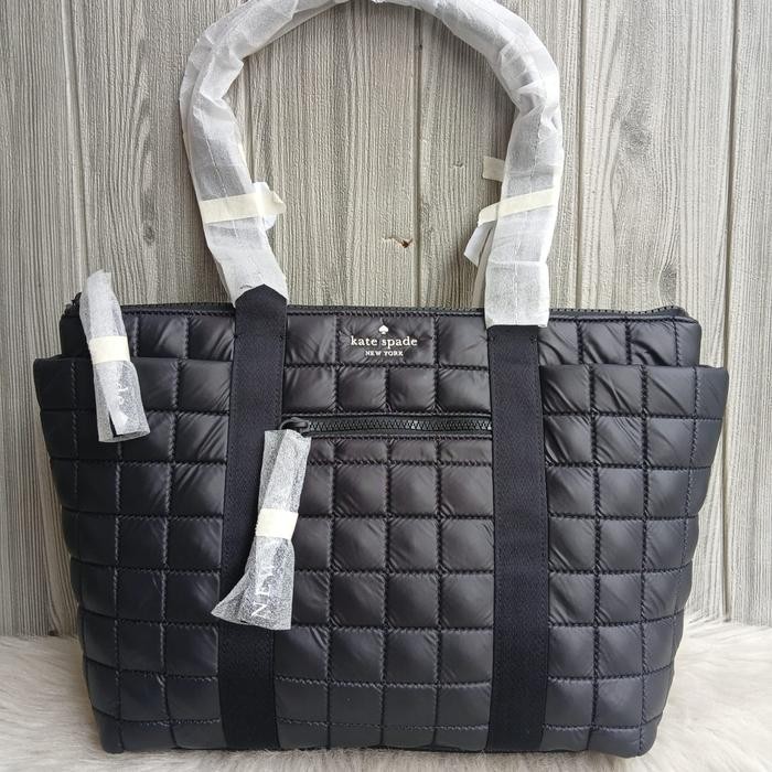 TAS BRANDED Camden Tote Quilted Nylon ksnyl Black, fuschia