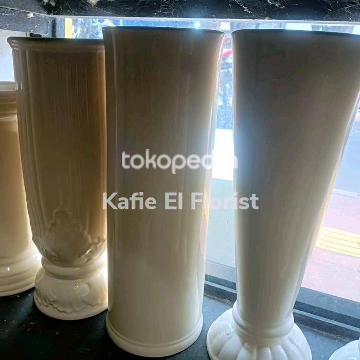 Vas Bunga Keramik Besar