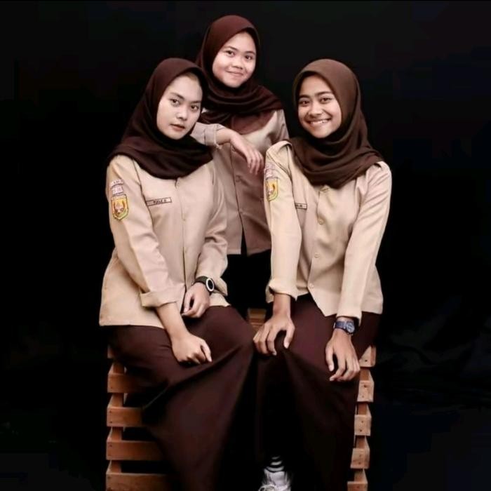 (Expert) Hijab Segi 4 Anak Sekolah SMP dan SMA / Kerudung Segi Empat Basic Voal Polos Jahit Tepi