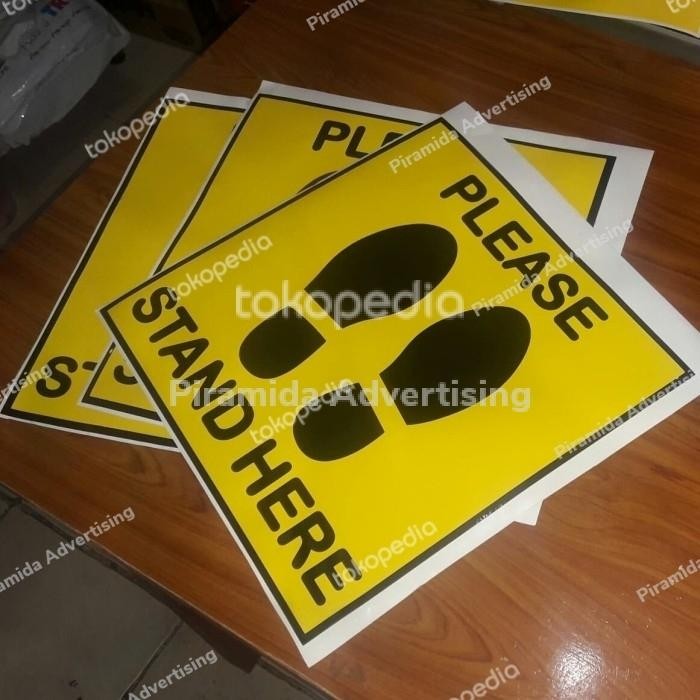 

AT Sticker Stiker Please Stand Here Lift Berdiri Jaga Jarak Kaki Alas