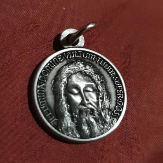 Medali Wajah Kudus Yesus