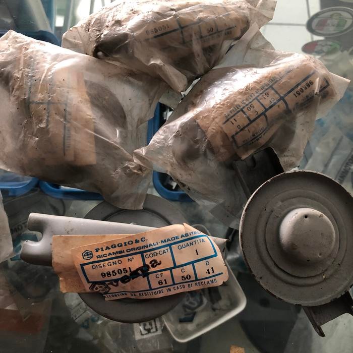 Tutup tangki Vespa super - sprint - ps - px old original nos piaggio