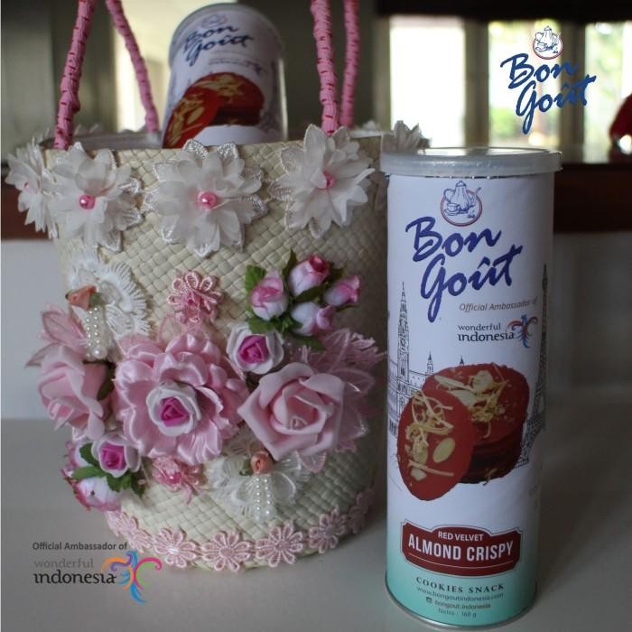 

(Expert) Almond Crispy Red Velvet - Bon Gout Indonesia Oleh-oleh Surabaya