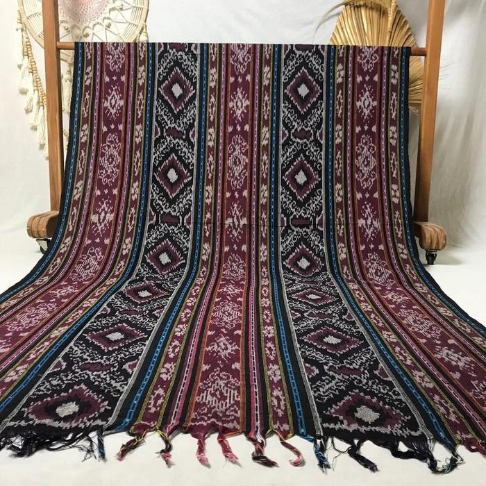 

Kain Tenun Etnik Lombok Warna Merah Maron Anti Kusut bahan Benang Katun