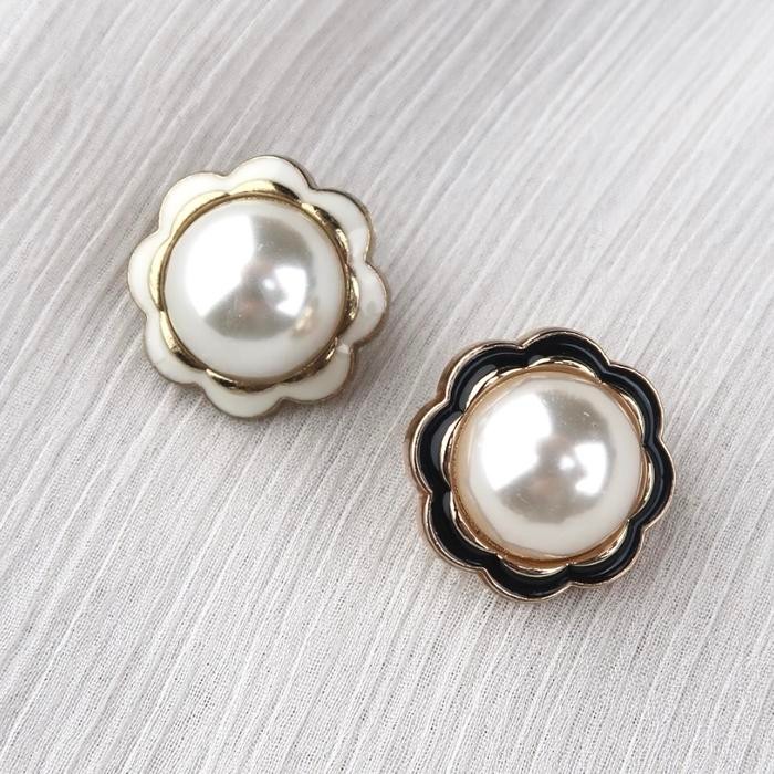 

Kancing Pearl Baju Mewah Grosir 18mm Fancy Button