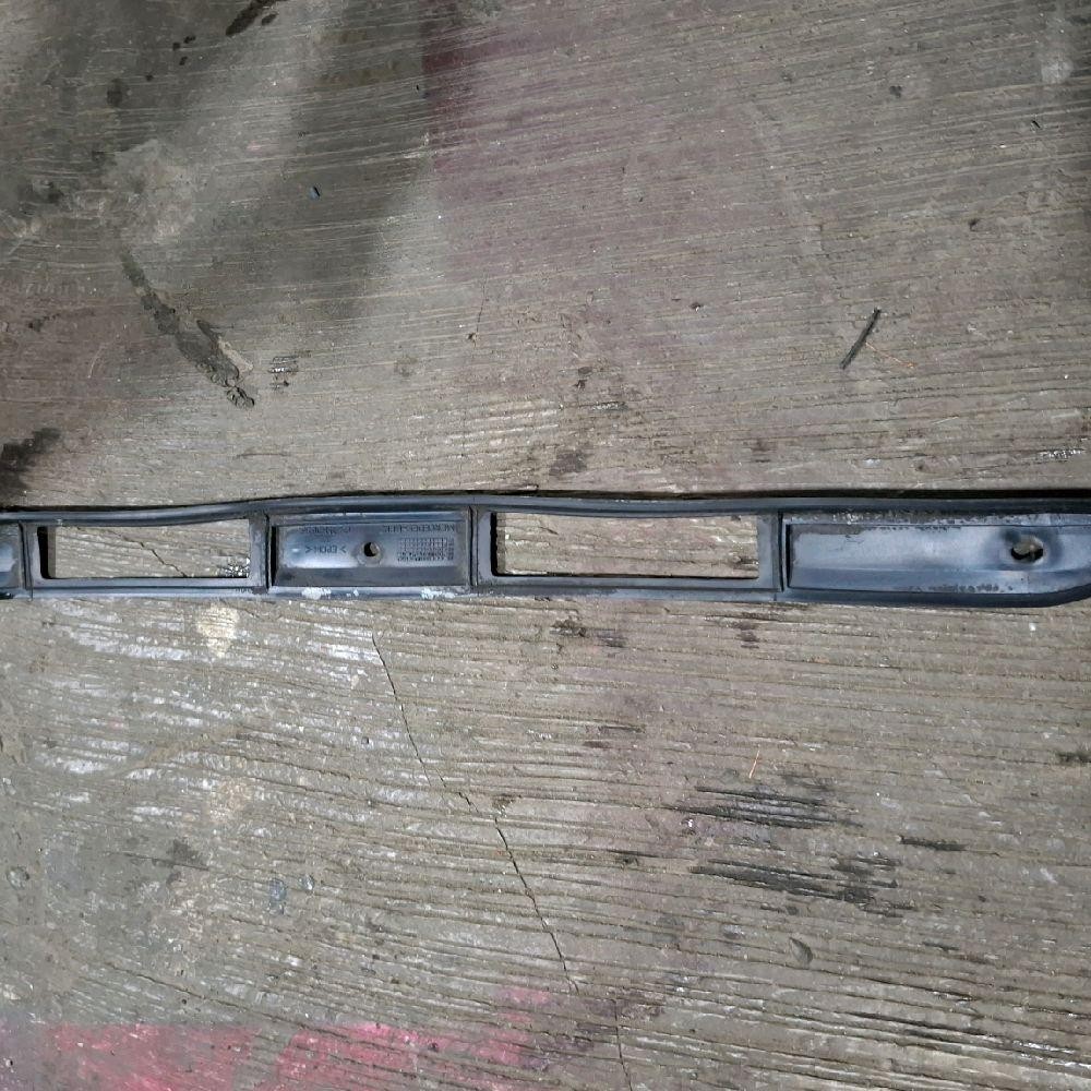 karet list bagasi belakang mercy w124 2nd original