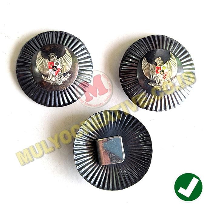 

Lencana Lurah Warna Hitam 5.5 Cm Magnet Atribut Tanda Jabatan PREMIUM