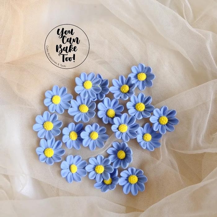 

Daisy flower gumpaste type 2