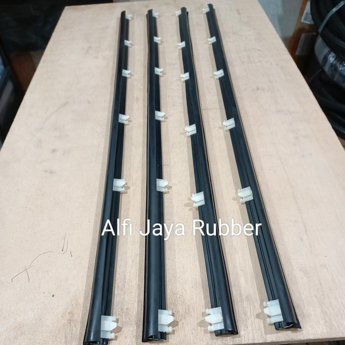 Pelipit Kaca Mobil Kijang Super/Kapsul