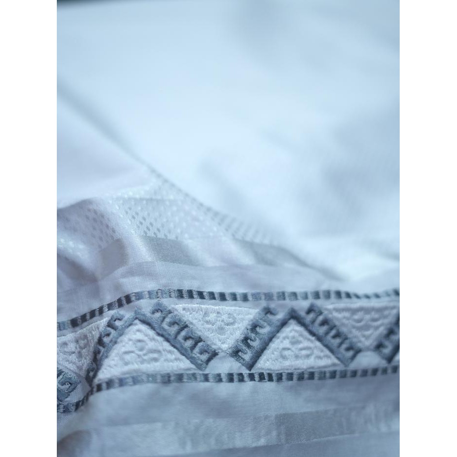 

KAIN KATUN KOKO BORDIR 102 BAHAN ADEM MOTIF CAKEP PAS UNTUK KEMEJA KOKO BAGUS UNTUK SESERAHAN (LEBAR