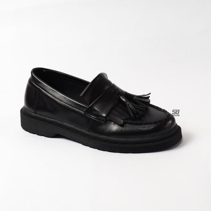 Sepatu Pria Loafers Docmart Sepatu Slip On Pria Sepatu Hitam Cowok Sepatu Pria Slip On Loafers