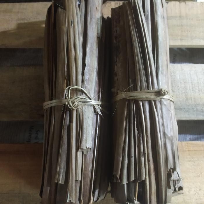 

Gula Aren Bungkus Daun Isi 10 Keping +- 1200 Gram