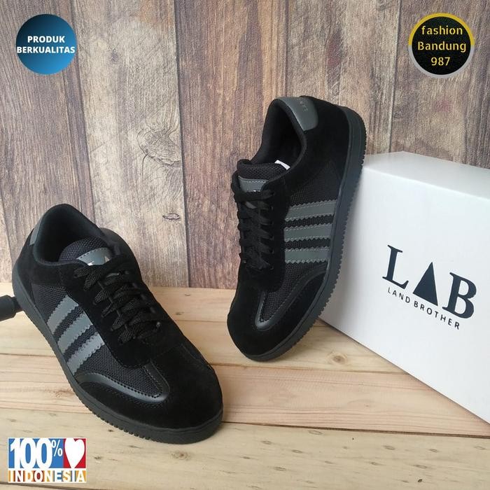 Sepatu Sneakers Safety Pria Wanita Ujung Besi Sepatu Safety Sporty