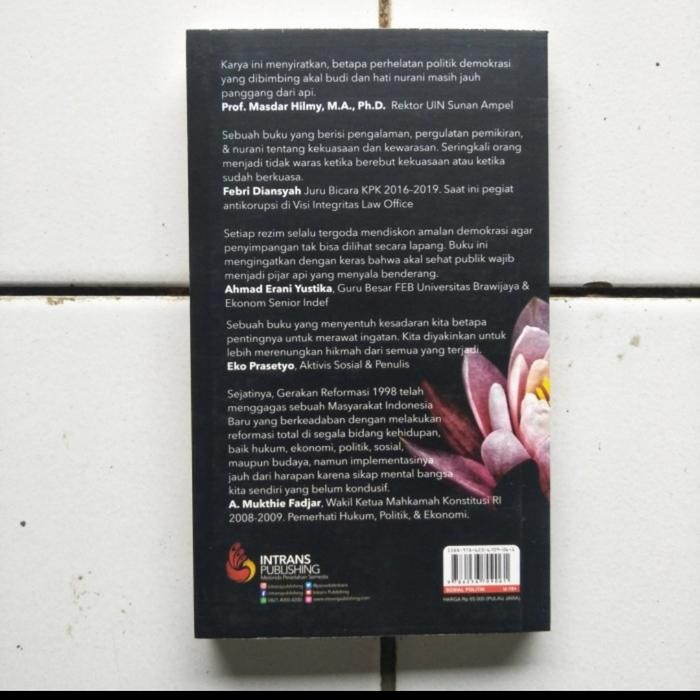 

SALE !!! BUKU KEADABAN POLITIK -LUTFY ORIGINAL INTRANS READYY