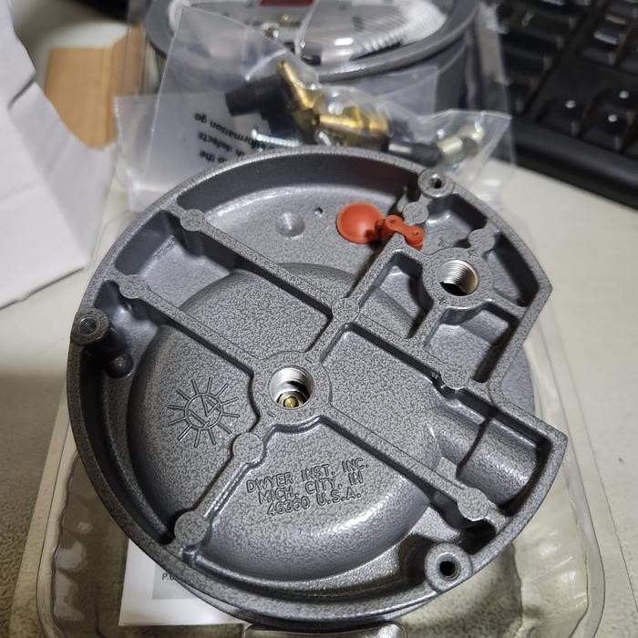 Magnehelic Dwyer 0-1 Kilopascals. Dwyer 0-1 Kilopascals.