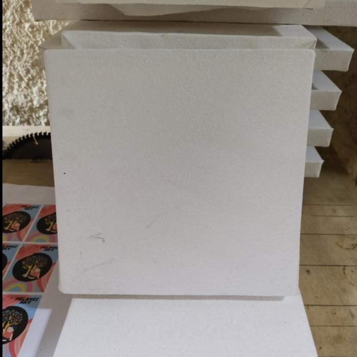 

Kanvas/Media Lukis Ukuran 100 X 100 X 3.5Cm Warna Putih