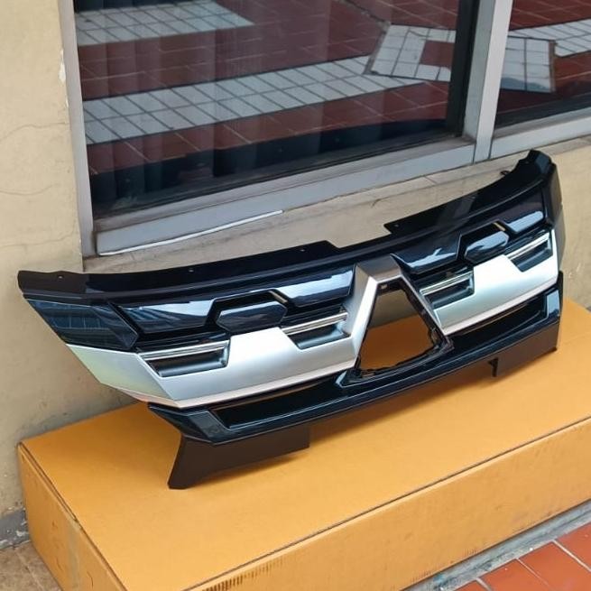 Grill Depan Asli Mitsubishi New Pajero Facelift 2024