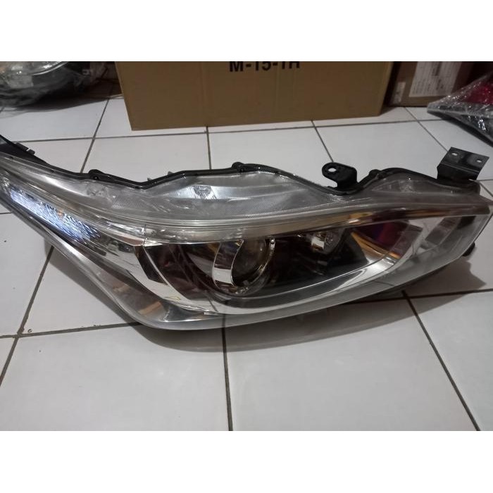 Headlamp Yaris Lele 2016 Kanan Copotan