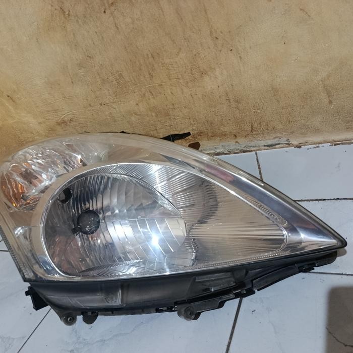 Headlamp Suzuki Swift 2013 Kanan Copotan