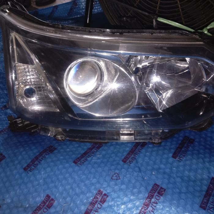 Headlamp Avanza Veloz 2016 Bekas