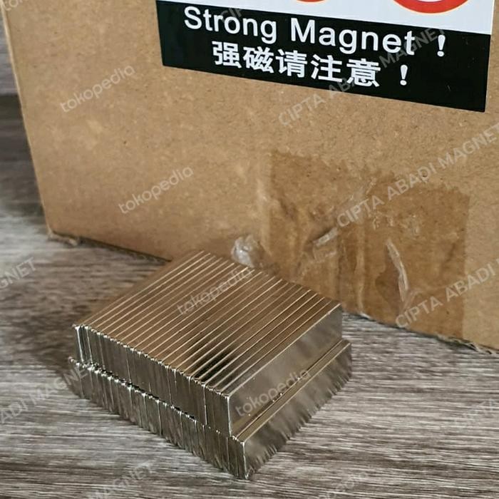 

Magnet Neodymium 40x10x2 mm/ Magnet kotak / Magnet Persegi / Magnet N5