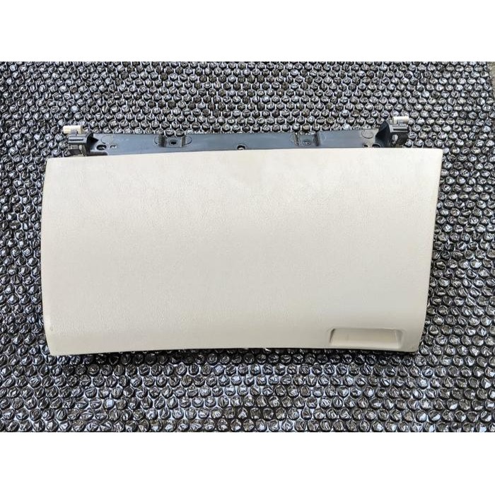 Tutup Laci Dashboard Mobil Innova 2004 - 2015