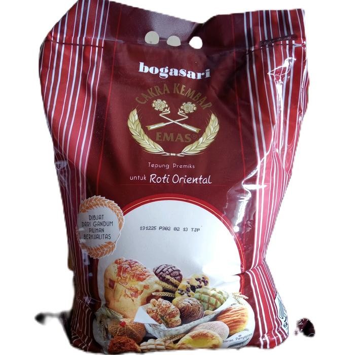 

Tepung Terigu Cakra Kembar Emas Oriental 5 kg