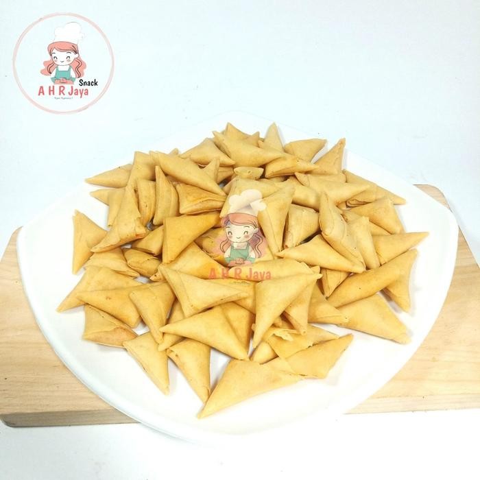 

BARANG TERLARIS KUE SAMOSA 500 GR / SAMOSA ISI AYAM / PEDES MANIS / SAMOSA SARIKAYA
