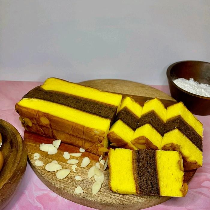 

New spikoe Almond khas surabaya enak dan moist