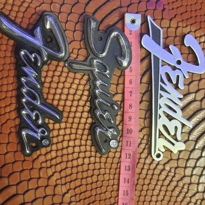 FENDER MERK BRAND EMBLEM EMBOS LOGO TIMBUL FENDER ORIGINAL USA