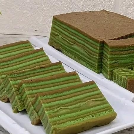 

New lapis legit spesial pandan basah uk.16cmx16cm ADIKA CAKE 100%Halal