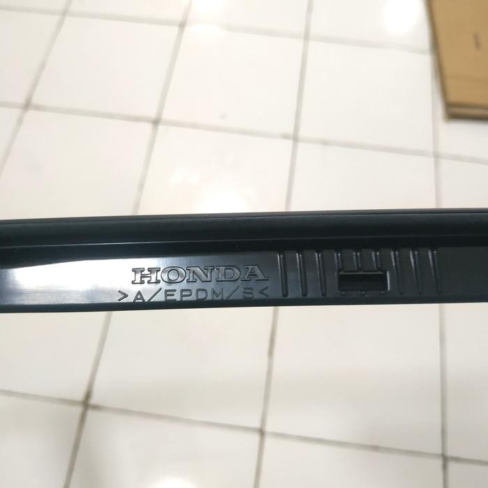 List Moulding Depan Kanan Kaca Besar Crv Gen 2 2002-2006