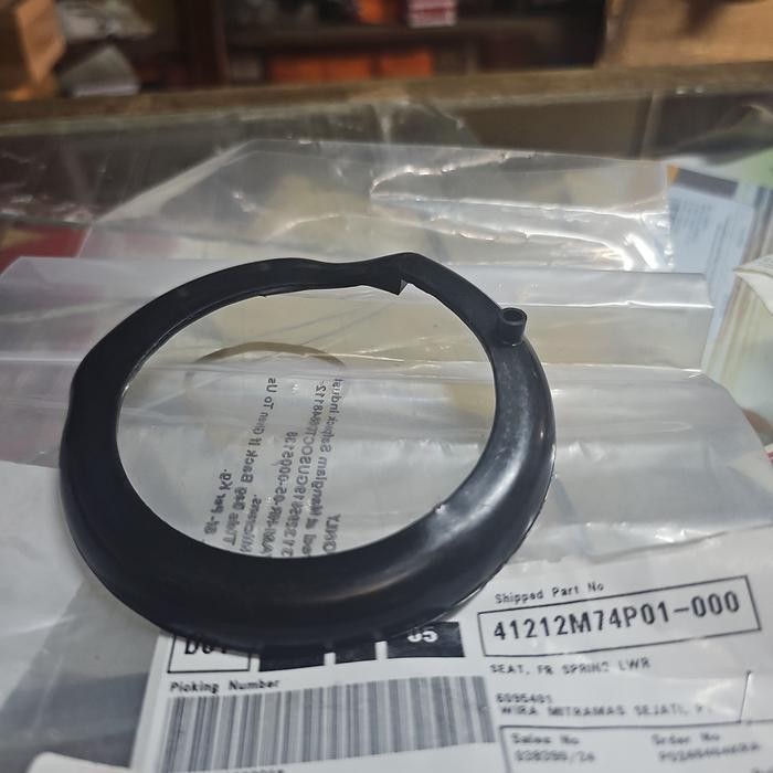 Karet Tatakan Bawah Per Depan Suzuki Ignis