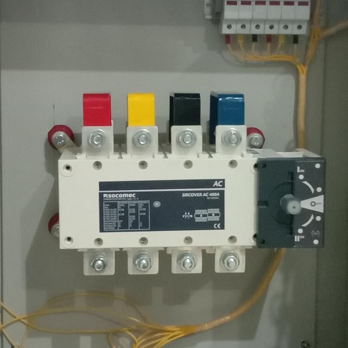 box panel +cos socomec 400A 4p. cos socomec. buat pemindahan pln genset. manual