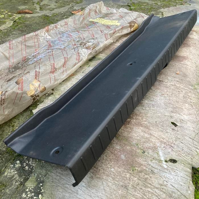 Sill Plate Lantai Bagasi Corolla Altis Axio Lama Nze120 Zze121 Zze122 2001-2008 58387-02030-B0