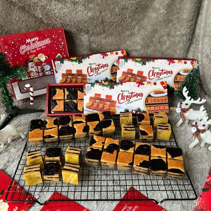 

New Baru! Prunes layer cake BOX 10x25cm (per petak kue 3x3cm, isi 12 potong)