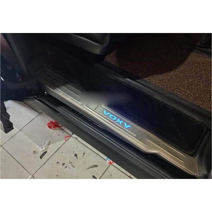 SILLPLATE LED TOYOTA VOXY 2018 UP