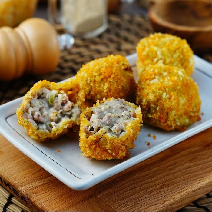 

Hampers Box Pudding Ala Gyukaku & Bitterballen Ala Bruule Brulee Bomb