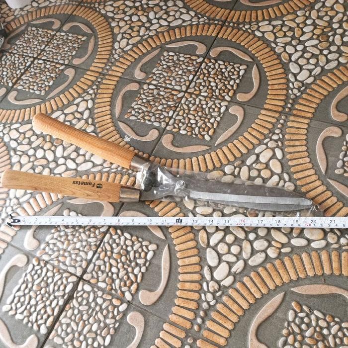 gunting rumput / gunting pemotong rumput / gunting pagar