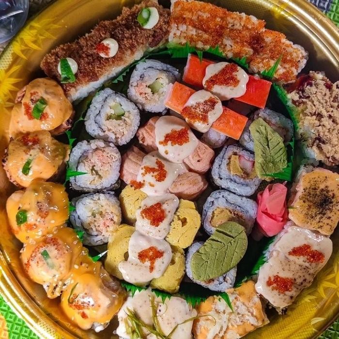 

Hamper Kado Hadiah Ultah / Bukber Gift Pack Sushi Mabar Platter