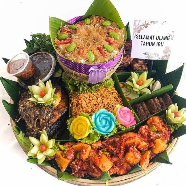 

Nasi Liwet Bakul Paket Ulang Tahun / Wisuda / Anniversary - 10 Porsi