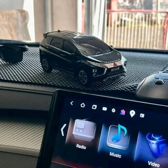 miniatur xpander pajangan dasbor