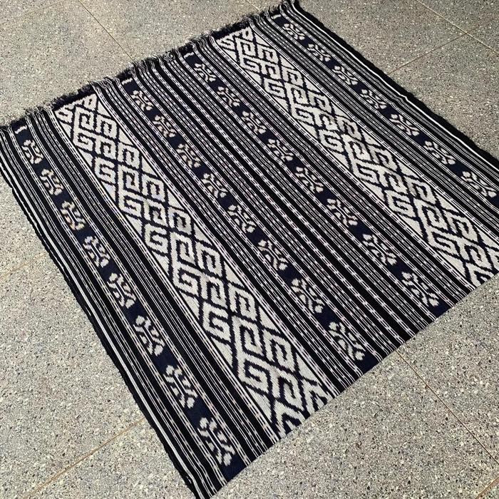 

SPESIAL PROMO TENUN BLANKET HALUSAN WARNA HITAM PUTIH KODE 972