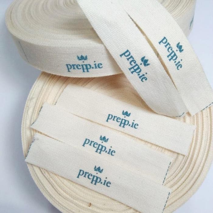 

LABEL BAJU KATUN KANVAS HALUS CETAK SABLON UKURAN 1,3CM KODE 688