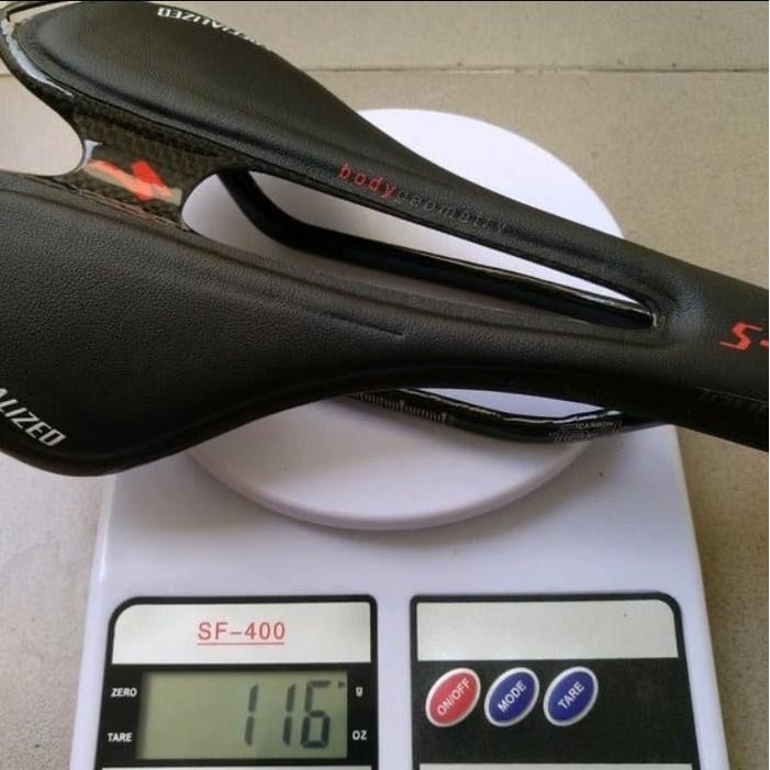 Sadel Carbon Sadel Roadbike Ringan Full Carbon Premium Quality