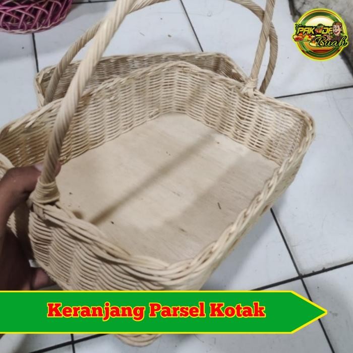 

KERANJANG PARSEL KOTAK UKURAN SEDANG / HAMPERS & PARSEL BUAH