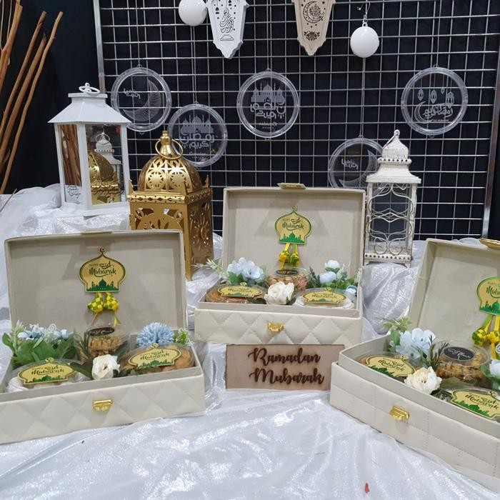 

Paket box hampers lebaran kue kering toples murah 55