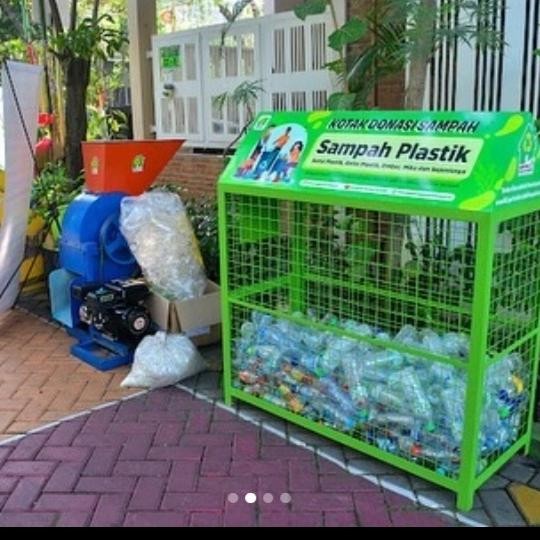 TEMPAT SAMPAH BOTOL PLASTIK DAUR ULANG