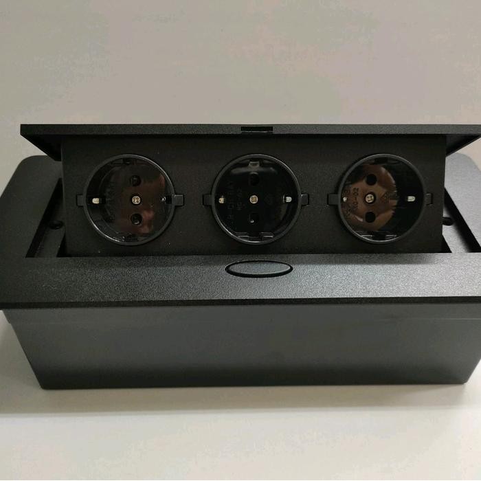 STOP KONTAK MEJA MEETING TANAM 3 LUBANG